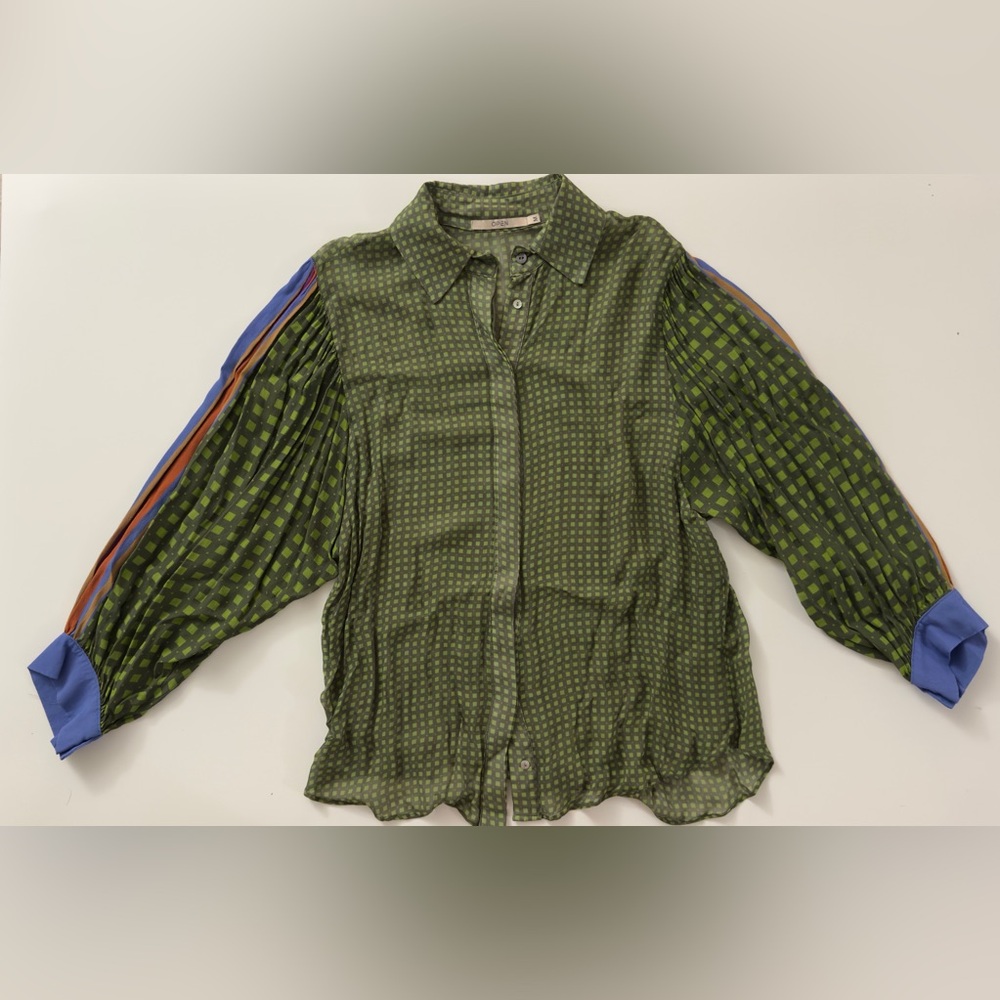 Green Patterned Button-Down Shirt with Contrast Sleeve Stripes